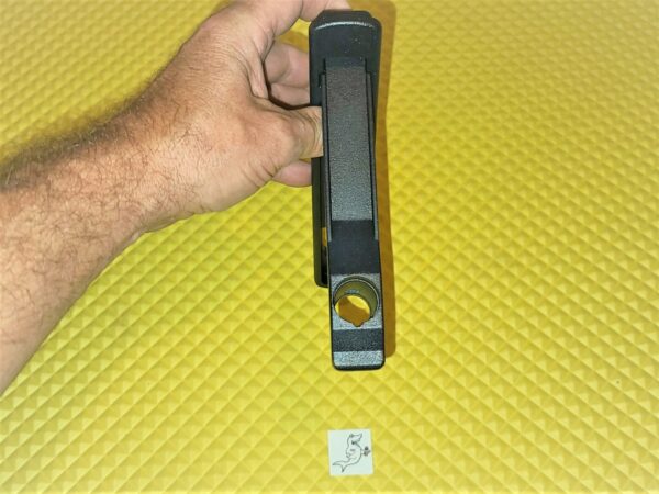 FSI, USI, WITTERN 3568 COMBO MACHINE DOOR LATCH ASSEMBLY - Image 2