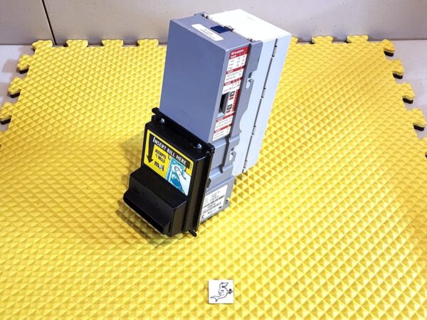 Mars MEI AE2411 Bill Validator 110v / Accepts New $1, 5 – Will buy Core for $40.00!