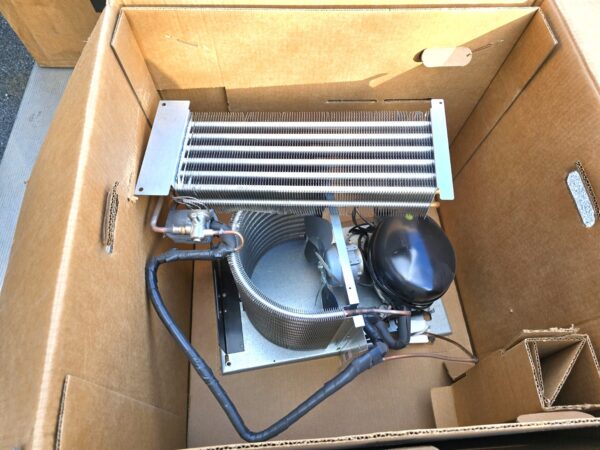 ROYAL VENDORS 8000V COMPLETE REFRIGERATION DECK (107923) – RVV500 Drink Machine / New
