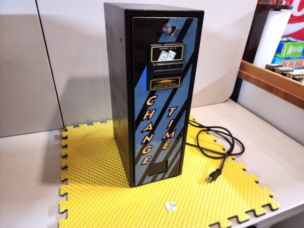 VM010 DOLLAR BILL CHANGER – Accepts new $1 & 5 / Reconditioned