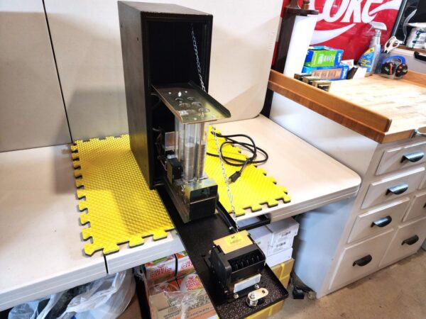 VM010 DOLLAR BILL CHANGER – Accepts new $1 & 5 / Reconditioned - Image 4